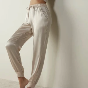 Intimissimi byxor - Pyjamasbyxor från intimissimi i världens skönasye siden blandning! Passar xs-s❤️