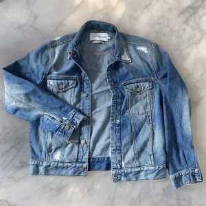 Calvin Klein jeansjacka🙌🏼 - Snygg Calvin Klein jeansjacka i bra skick🤩