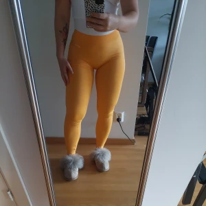 Bo+Tee träningstights - Träningstights från Bo+Tee.  Storlek xs men passar upp till storlek M pga stretch