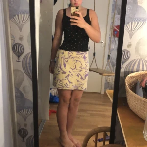 Kjol -  Beige lila färg 