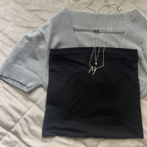 svart tubtopp  - Såå söt svart tubtopp från asos❤️ så fint skick!! Säljer boleron oxå, kolla min profil!!