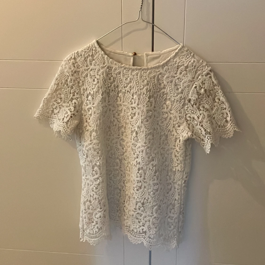 Söt liten topp i spets 