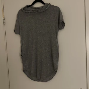 Tröja oversized storlek S - Oversized tröja med luva storlek s