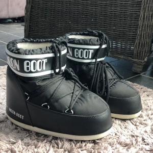 Moonboot - Säljer mina moonboots då de inte kommer komma till nån användning. Skriv priv ifall ni har några frågor eller om ni vill ha fler bilder!