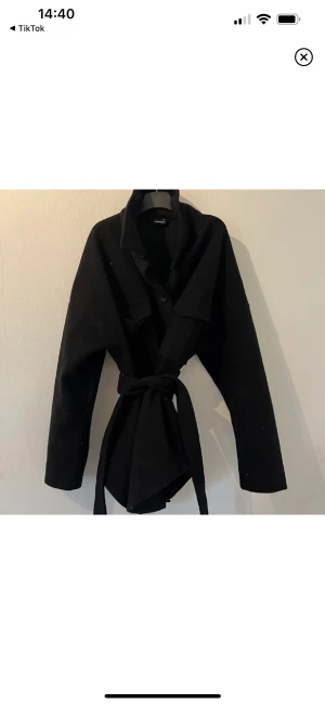 Kappa svart  - Storlek XS från gina tricot 