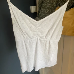 Vintage tank top - Fra Island, med hjertedetaljer