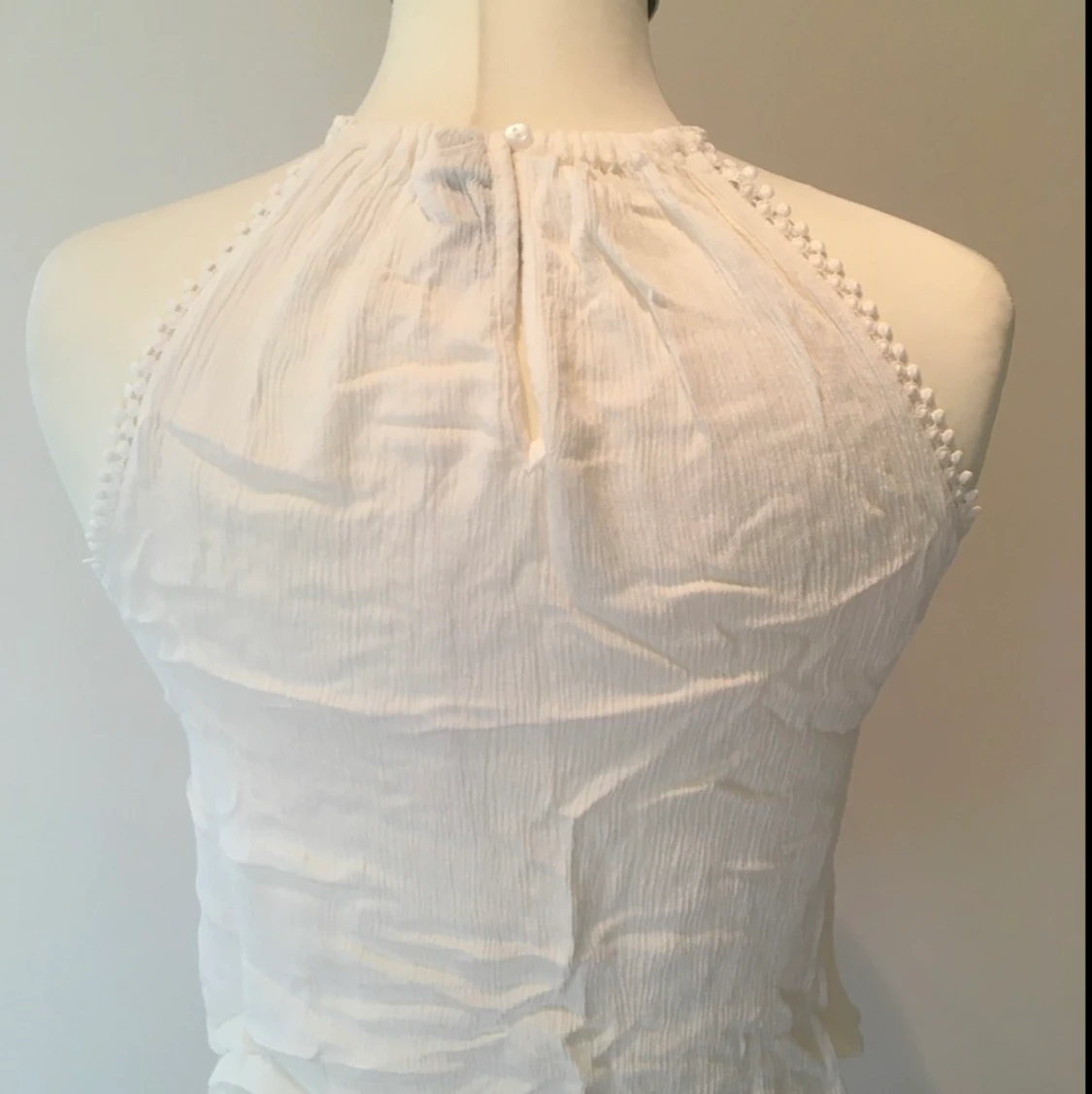 Topp i vitt med detaljer - 90