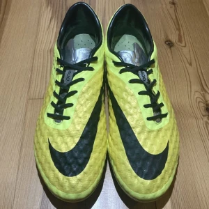 Fotbollsskor - Nike Hypervenom Stl 39 (skick 9.5/10)