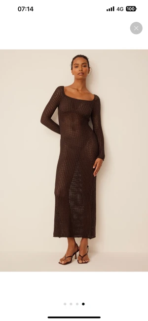 Virkad klänning - Säljer en oanvänd virkad klänning från NA-KD, lapparna kvar och allt. Nypris 499, mitt pris 150