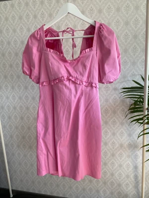 Klänning - Hör av dig om du vill ha fler bilder eller frågor💕