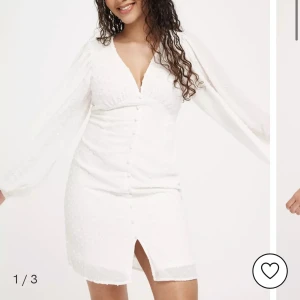 Klänning - Jätte fin klänning som passar nu i sommar perfekt!