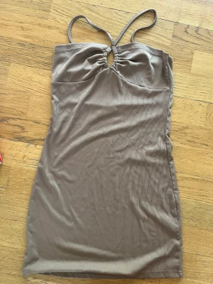 Klänning  - Kort klänning ifrån shein 