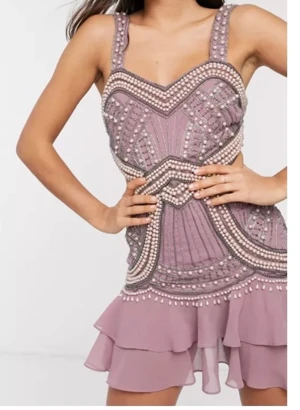 Klänning  - Helt oanvänd klänning säljes. Storlek 36. Kontakta eller köp nu!  Nypris 400 kr säljer för 200 kr. 