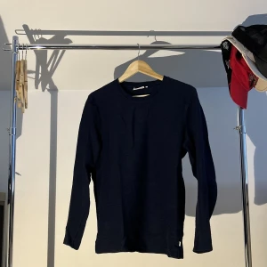 Dobber tröja  - Dobber tröja från MQ, Storlek M. Ribbad i materialet, knappast använd. Inköpt för 550kr.🛍️