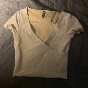 Topp - Aldrig används, bra skick väldigt fin och i storlek xxs