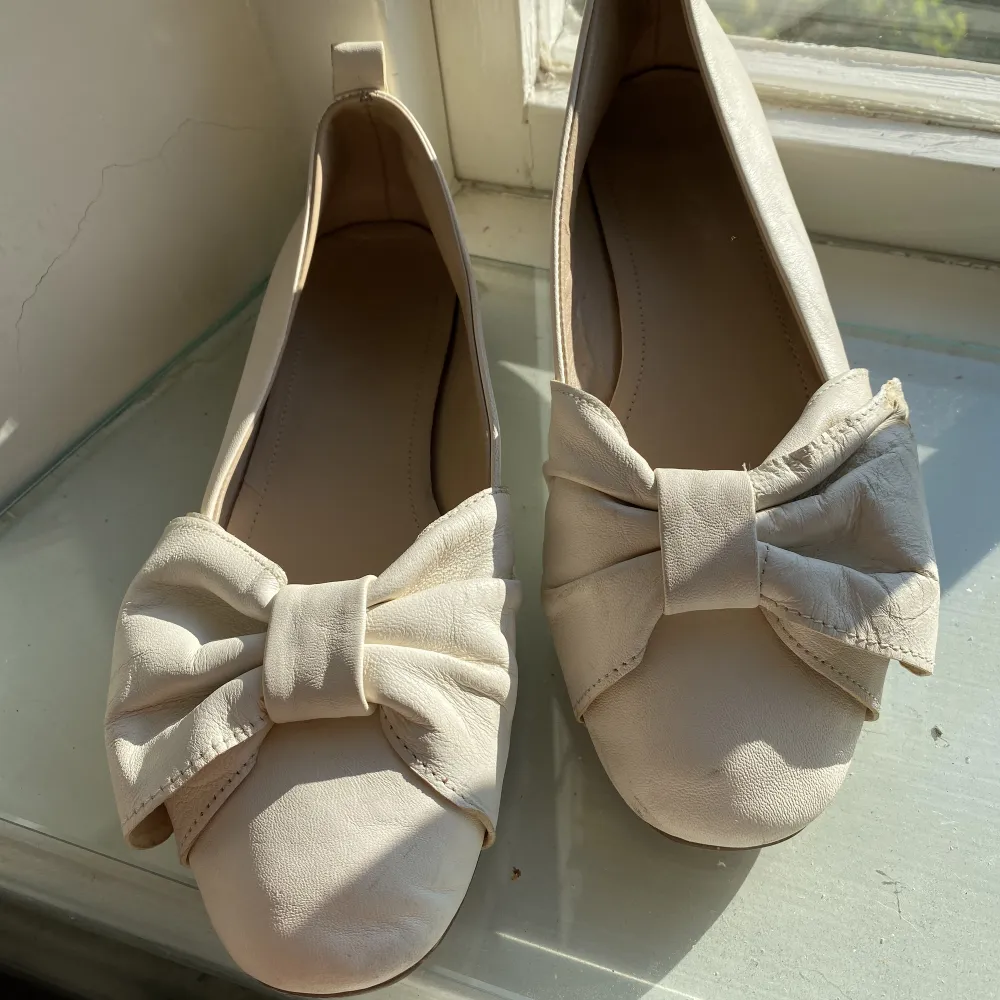 Ballerinaskor från Zara, såå fina! Har även ett par i strl 34:). Skor.