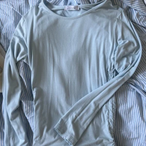 Tröja - Super söt tröja från design by si🩵Använd fåtal gånger