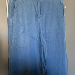 Jeans Mr T  - Super snygga vida jeans i tunnt denim tyg perfekt nu till sommaren St S  