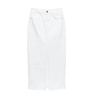 Stradivarius Jeanskjol  - Säljer denna superfina oanvända kjolen från Stradivarius. Säljer då den var lite för stor på mig och retur tiden gick ut. Köpt för 359, pris kan diskuteras 🥰🥰