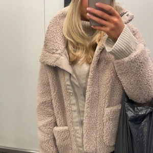 pile jacka  - säljer denna superfina pilejackan från hm!🫶🏼