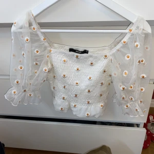 Bikbok topp - Blommig topp från bikbok Storlek xs 