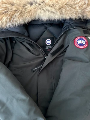 Canada goose - Säljer min canada goose jacka som inte kommer till användning  Shysst pris o kvitto finns Fraktar bara möts ej upp Storlek xs passar mig som är 180 bra
