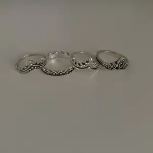 Jätte fina silverringar utan skador eller liknande och med unikt mönster 🫶💕(#14)
