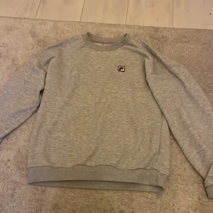Sweatshirt  - Superfin sweatshirt använd några gånger och är endast lite nopprig💗priset kan diskuteras 