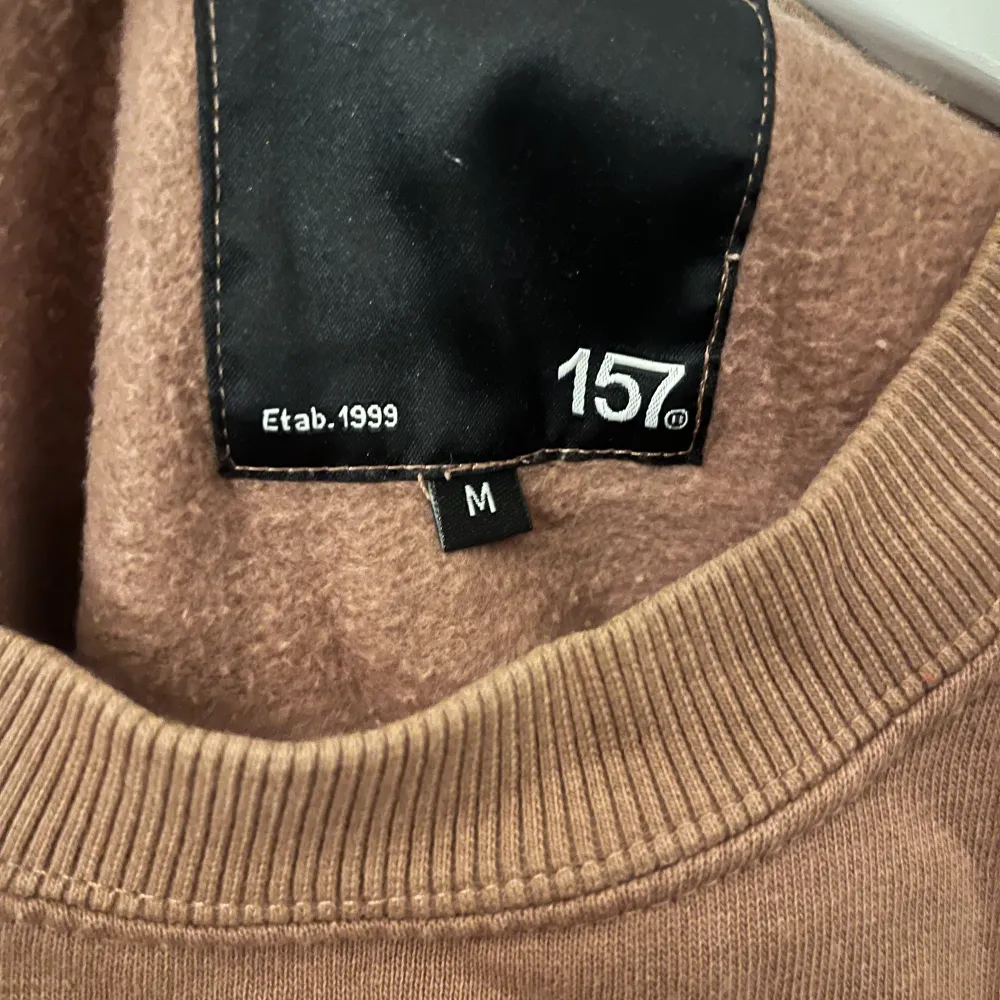 En brun sweatshirt från lager 157 i storlek M, endast använd ett fåtal gånger.. Tröjor & Koftor.