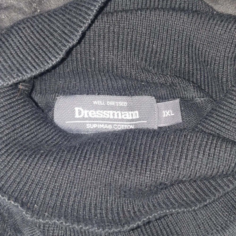 En svart polotröja ifrån Dressman XL i storlek 3xl. Tröjor & Koftor.