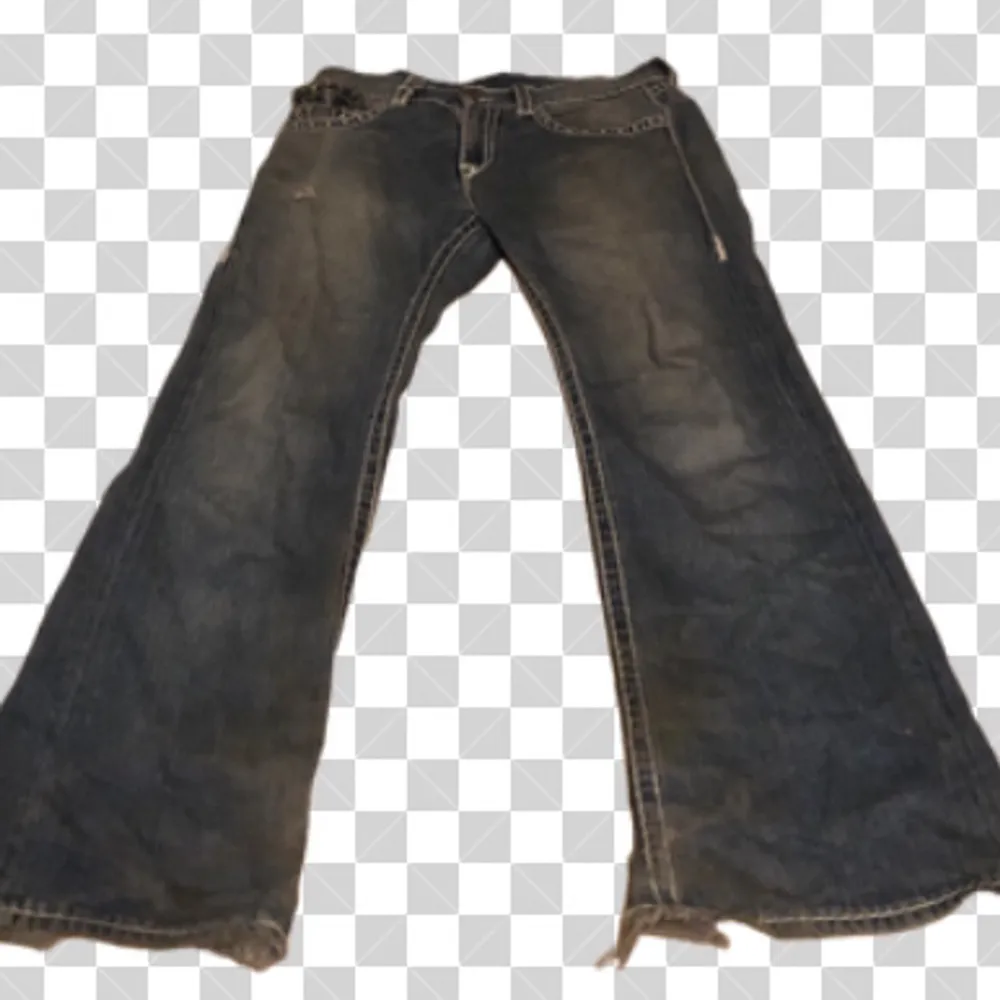 True religion jeans med balla nitar  Skriv om du har frågor. Jeans & Byxor.