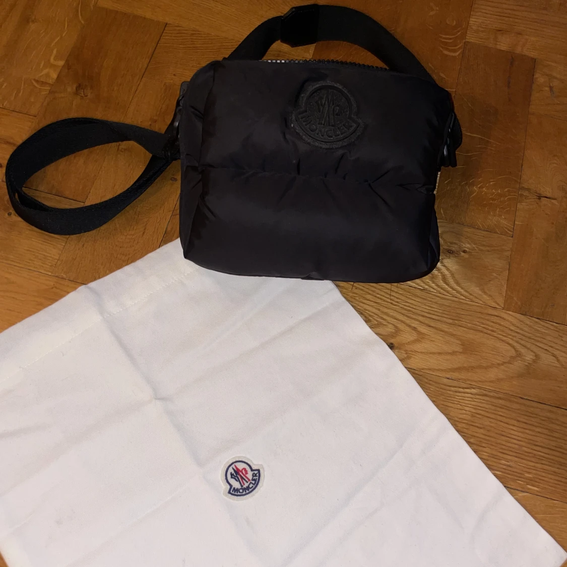 Moncler väska  - 91