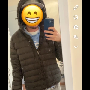 cedrico jacka  - knappt använd. köpt på johnells, nypris 1,500, inga flaws, pris kan diskuteras 