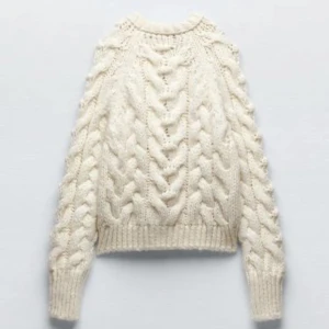 Zara stickad  - Mysig kabelstickad zara tröja 🩷 aldrig använt nypris 500kr