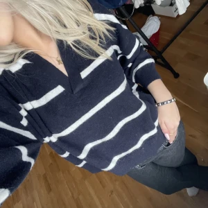 Tröja - Stickad tröja i storlek M, aldrig använd köparen står alltid för frakten, om du har fler frågor så är det bara att skriva❤️
