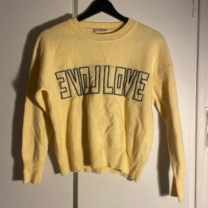 Sandro tröja - Superfin Sandro tröja i jättebra skick! 89% ull och 11% chasmere 💛