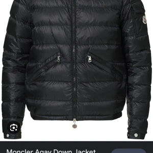 Moncler jacka - Tja, intressekoll på min väldigt fina moncler agay down jacket i storlek 2. Väldigt fin jacka som passar bra till det mesta. Jackan har tagits hand om väl. Söker helst ett byte mot en moncler hooded down cardigan men kan eventuellt säljas också.
