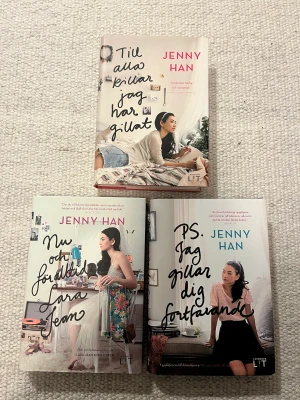 Böcker  - Alla böcker i serien ”till alla killar jag har gillat”, böckerna är i nyskick och inbundna. 90kr/bok eller 250 för alla