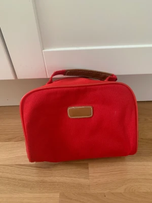 Necessär 19x25 - Stor röd necessär