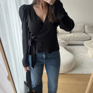 Blus Ginatricot  - Ny storlek S. Nypris 429. Prislapp sitter kvar 