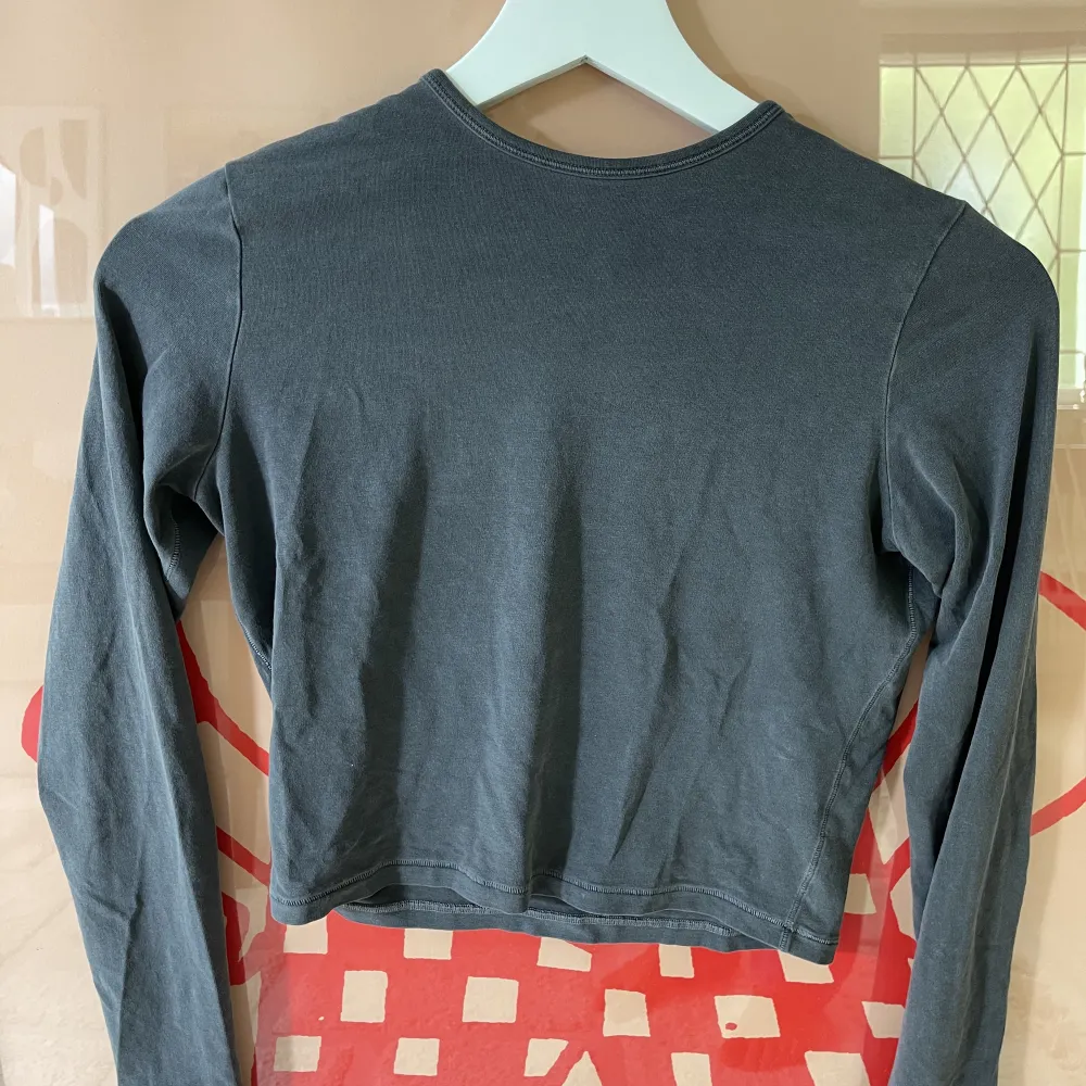 Långärmad tröja från SKIMS i storlek S, använd 1 gång! ❤️‍🩹se min profil för 2 till SKIMStröjor i andra färger. Köpt för 699 och slutsåld i S på hemsidan. Toppar.