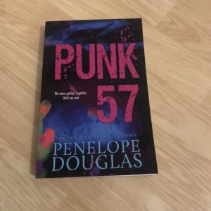 Punk 57 - Bok som är populär på tik tok. Boken är i nyskick. Kontakta mig vid fler frågor