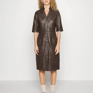 Läderklänning - Läderklänning, oanvänd  