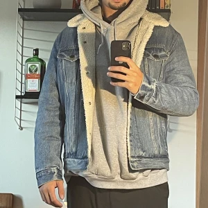 Levis jacka - Levis jacka med foder som blivit för liten… väldigt bra skick!