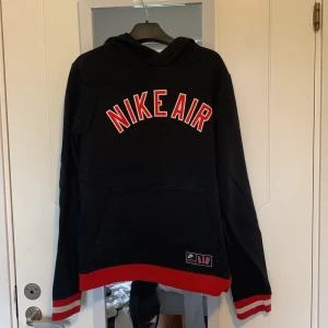 Nike hoodie - Nike hoodie Storlek: 158-170cm Skick: 9.5 av 10