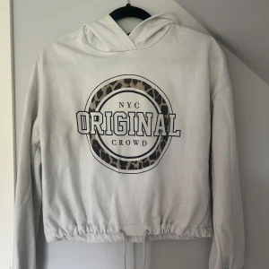 Ginatricot Hoodie - Super fin hoodie från Gina tricot. Använd men i bra skick. Lite nopprig❤️