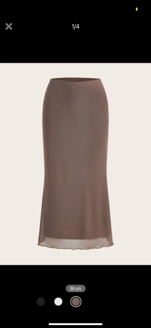 Kjol - Säljer denna kjolen i !!!SVART!!!! Hittar ej bilden på kjolen i färgen svart! Använd ett fåtal gånger men fortfarande jätte fin kvalite! 💓