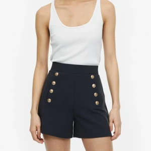 shorts - shorts i nyskick från H&M  Aldrig använts 