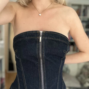 Jeanstopp - En supersnygg jeanstopp i S/M från Karen Millen som jag säljer då den inte kommer till användning. Använd fåtal gånger och i jättebra skick💞💞