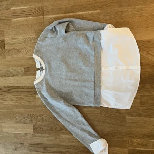 Topp från Lindex - Tröja från Lindex med ”inbyggd” skjorta.   Stl. S